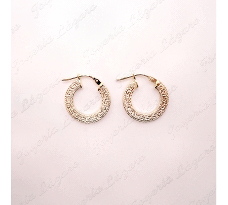 PEND. AROS ORO 18 KTS 1MMX10MM INT. PLANOS GRECA                                                    