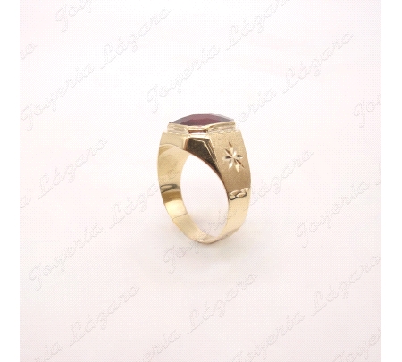 SORTIJA ORO 18KTS DAMERO ROJO RECTANGULAR ESTRELLA