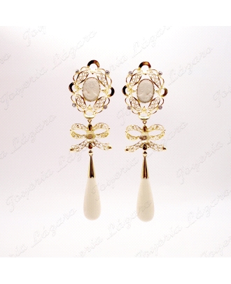 PEND. CORAL/SIMIL PLATA CHAPADA ORO ARQUILLO CARA+LAZO+CHUPON BLANCO                                