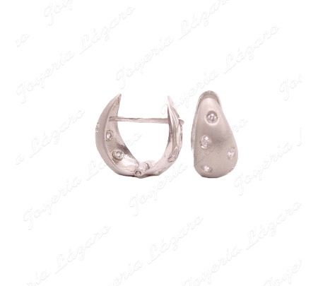 PEND. 18KTS BL. MATE BRILLO DISEÑO CIERRE