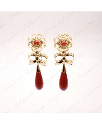 PEND. CORAL/SIMIL PLATA CHAPADA ORO ARQUILLO+LAZO+CHUPON ROJO, 6CM                                  