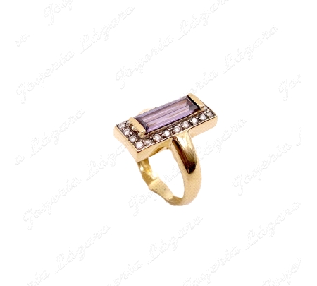SORTIJA ORO 18 KTS SEMINUEVO LANZADERA AMATISTA RECTANGULAR EN MARCO