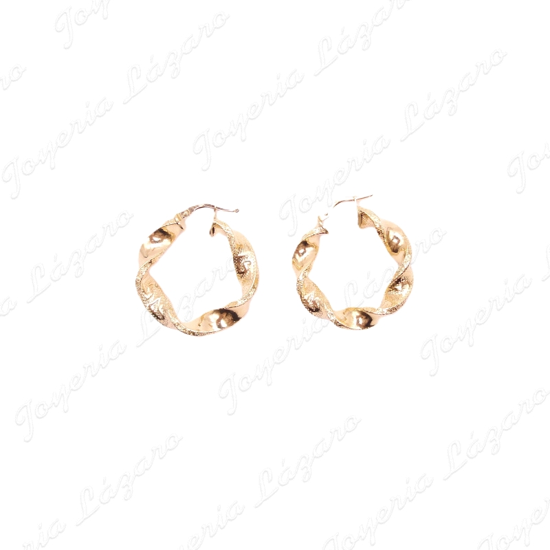 PEND. AROS ORO 18 KTS RIZADOS PUNTEADOS CON GRECA 6X20MM                                            