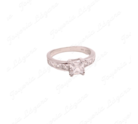 SORTIJA PLATA  SOLITARIO CIRCNOTA CUADRADA 4 GARRAS CIRCOS CARRIL BRAZ