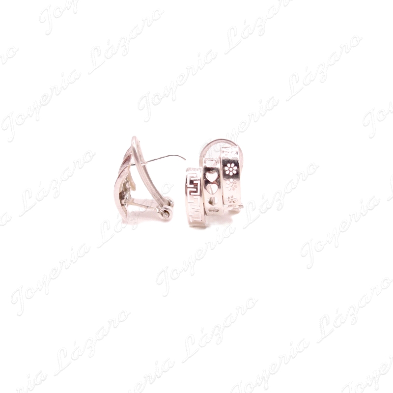 PEND. PLATA BANDAS CORAZONES Y GRECA CIERRE OMEGA