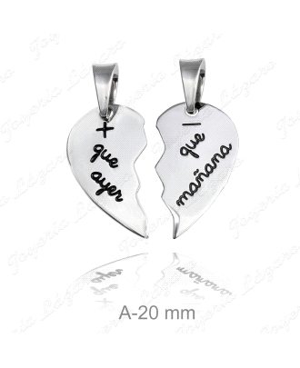 COLGANTE PLATA CORAZON PARTIDO +Q AYER-Q MAÑANA LISO LETRAS NEGRO