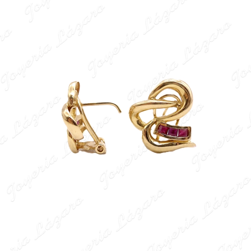 PEND. ORO 18KT SEMINUEVO HILO ENTRELAZADO 3 RUBIS CARRIL C. CAT.