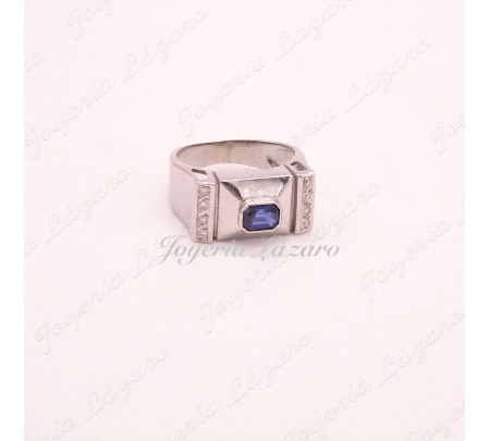 SORTIJA 18KTS BLANCO ZAFIRO CENTRO+2BANDAS PUNTAS DIAMANTE