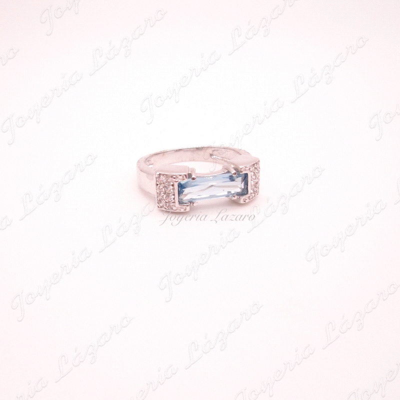 SORTIJA 18KTS BL. AGUAMARINA BAGUETTE +CIRCO. EN LADOS