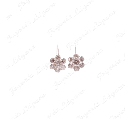 PEND. 18KTS BLANCO ROSETON  FLOR CIRCO ENGASTE GARRAS