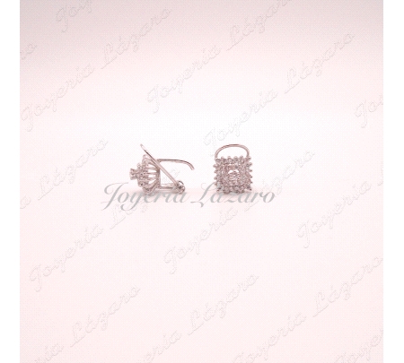 PEND. 18KTS BL. OMEGA ROSETON CIRCO, CUADRDAO