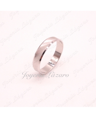 ALIANZA ORO 18 KTS BL. 4MM CENTRO TALLADO LASER