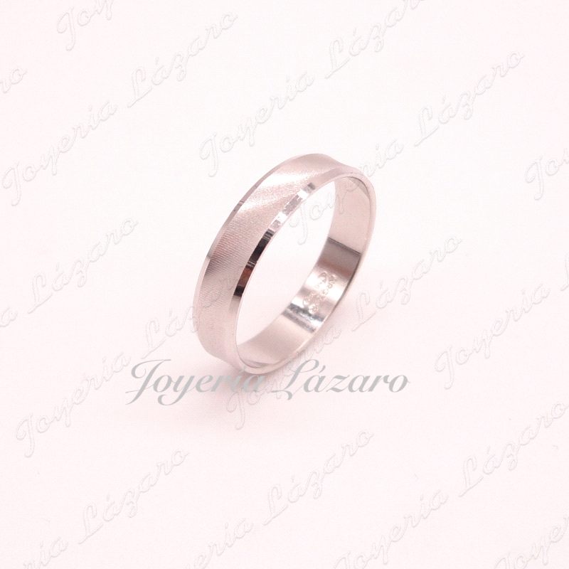 ALIANZA ORO 18 KTS BL. 4MM CENTRO TALLADO LASER