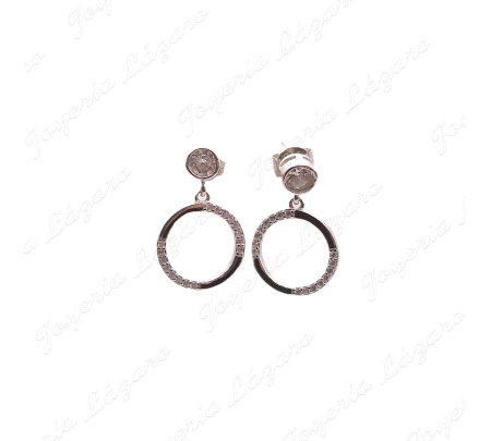 PEND. LARGOS PLATA CUAJO CON ARO COLGANDO EN PLANO AL LOBULO