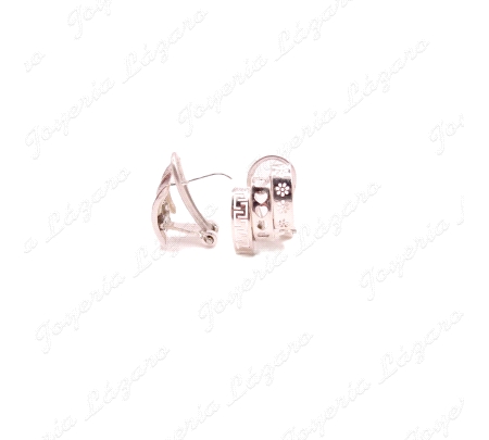 PEND. PLATA BANDAS CORAZONES Y GRECA CIERRE OMEGA