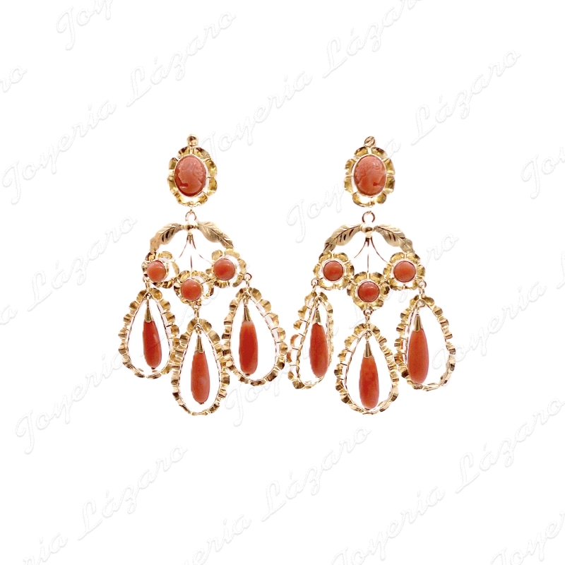 PEND. CORAL ORO 18KT OCASION CARA +3 ARQUILLOS BOLA+3CHUPONES ARQUILLO