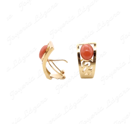PEND. ORO 18KT OCASION CURVO CALADO CABUJON CORAL, C. OMEGA