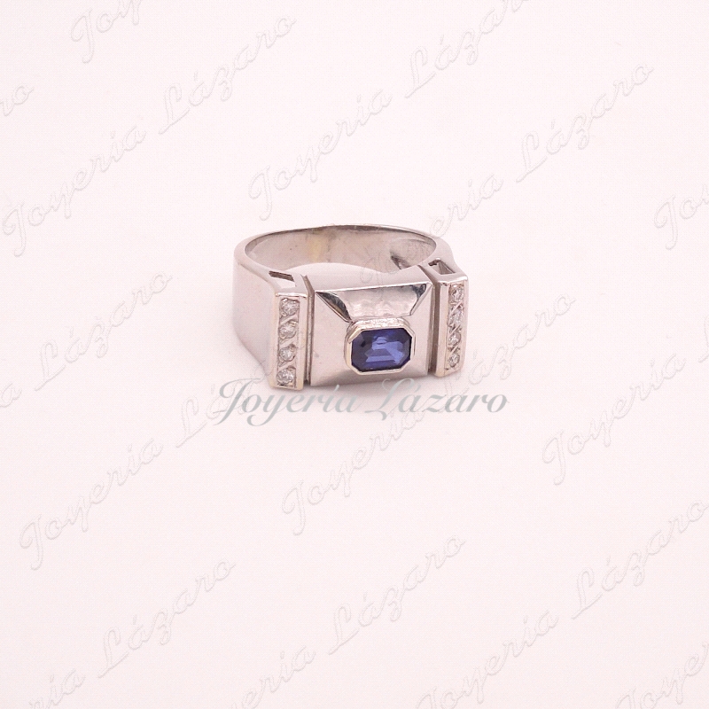 SORTIJA 18KTS BLANCO ZAFIRO CENTRO+2BANDAS PUNTAS DIAMANTE