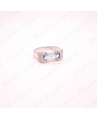 SORTIJA 18KTS BL. AGUAMARINA BAGUETTE +CIRCO. EN LADOS