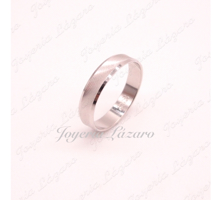 ALIANZA ORO 18 KTS BL. 4MM CENTRO TALLADO LASER