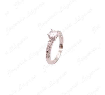SORTIJA PLATA SOLITARIO CIRCONITA EN 4 GARRAS +CIRCONITAS MEDIO CINTO