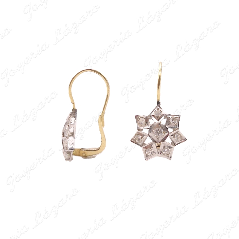 PEND. LARGOS ORO 18KT SEMINUEVOS ESTRELLA BL. CIRCONITAS, PALO HIPPIE                               